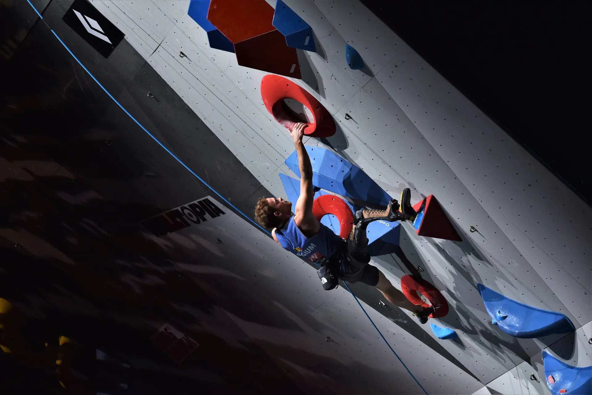 Fré climbing background